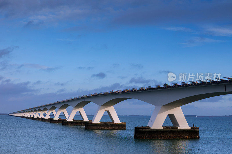 荷兰泽兰省的泽兰大桥(Zeelandbrug, Zeeland Bridge)